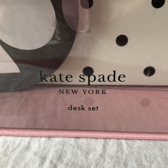Kate Spade:Be Back Soon Desk Set- mouse pad, binder clip, desk sign, notepad/pen - Picture 2 of 16